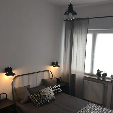 Avis Apartment *