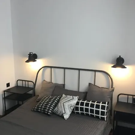 Avis Apartment *
